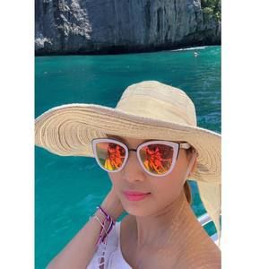 Meet your Posher, Julia